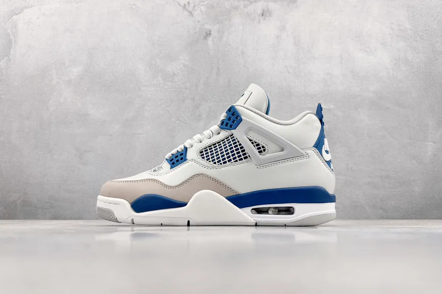 Nike Air 4 Retro in Military Blue