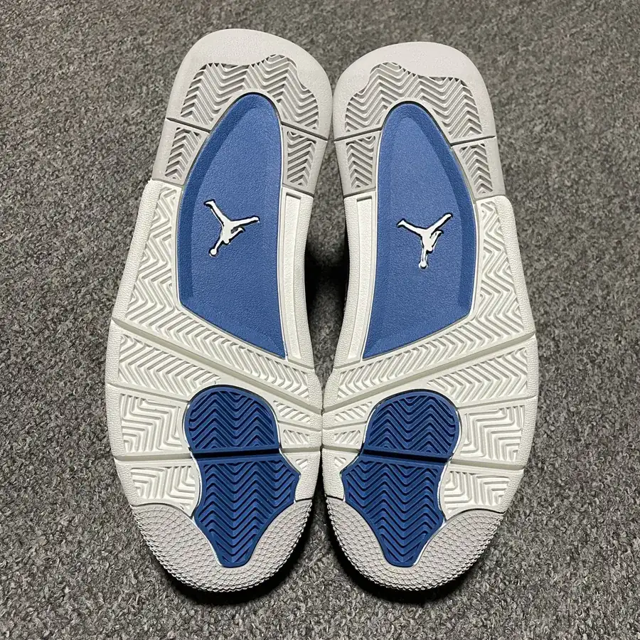 Air Jordan 4 Retro Military Blue