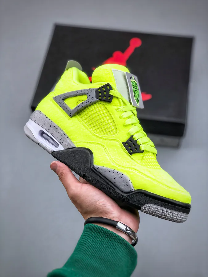 Air Jordan 4 Retro DV6773 700