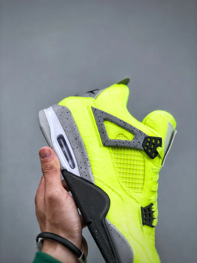 Air Jordan 4 Retro DV6773 700