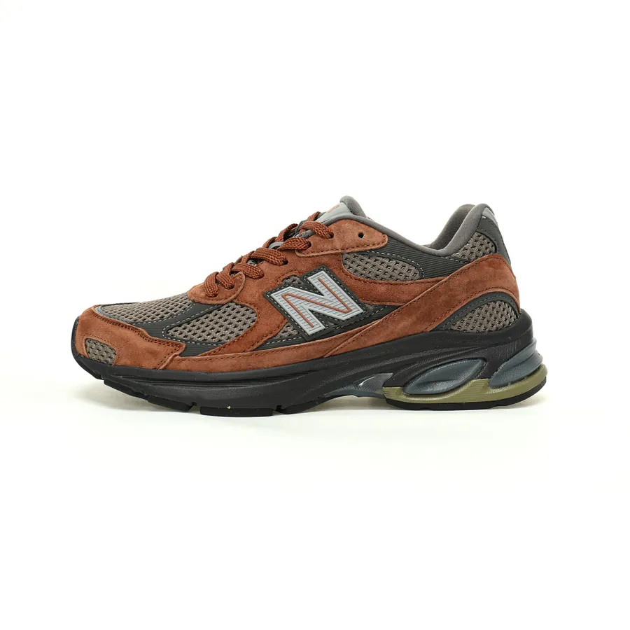 New Balance 2010 Low Top Vintage Dad Shoes