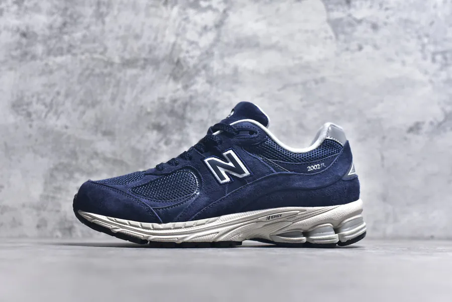 NB ML2002RD Vintage Running Shoes