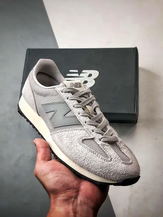 New Balance 471 Series Retro Lightweight Sneaker