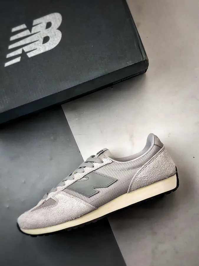 New Balance 471 Series Retro Lightweight Sneaker