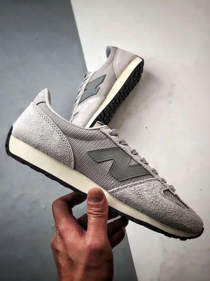 New Balance 471 Series Retro Lightweight Sneaker