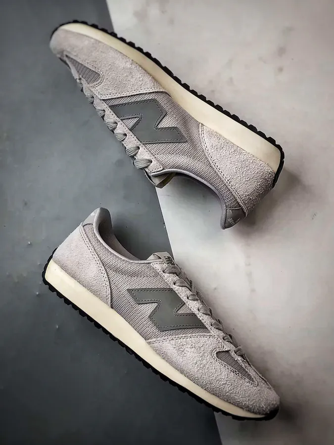 New Balance 471 Series Retro Lightweight Sneaker