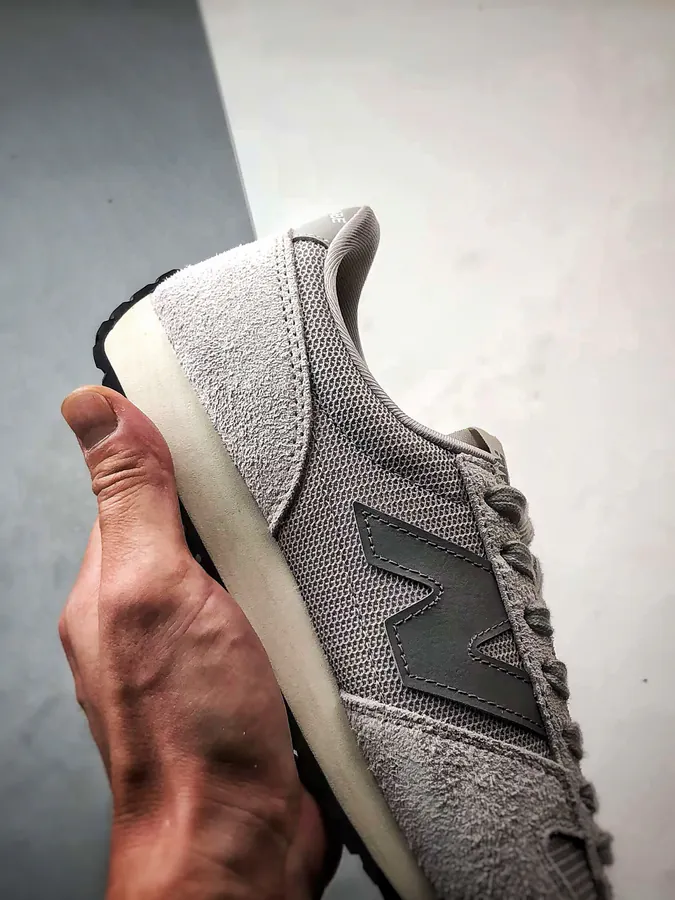 New Balance 471 Series Retro Lightweight Sneaker