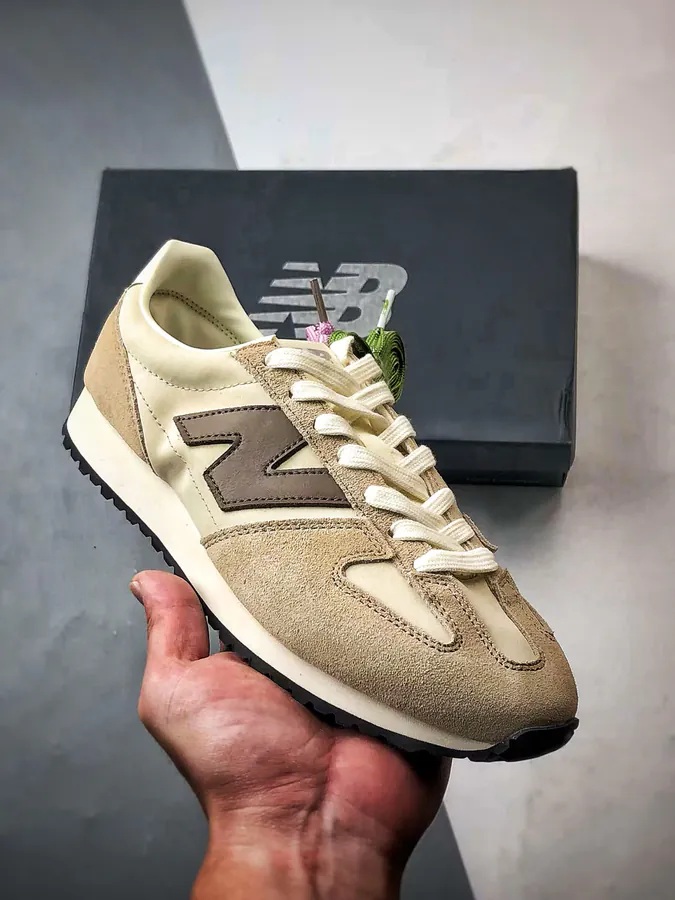 New Balance 471 Retro Sneaker