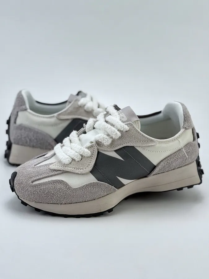 New Balance 327 Vintage Style Sneaker