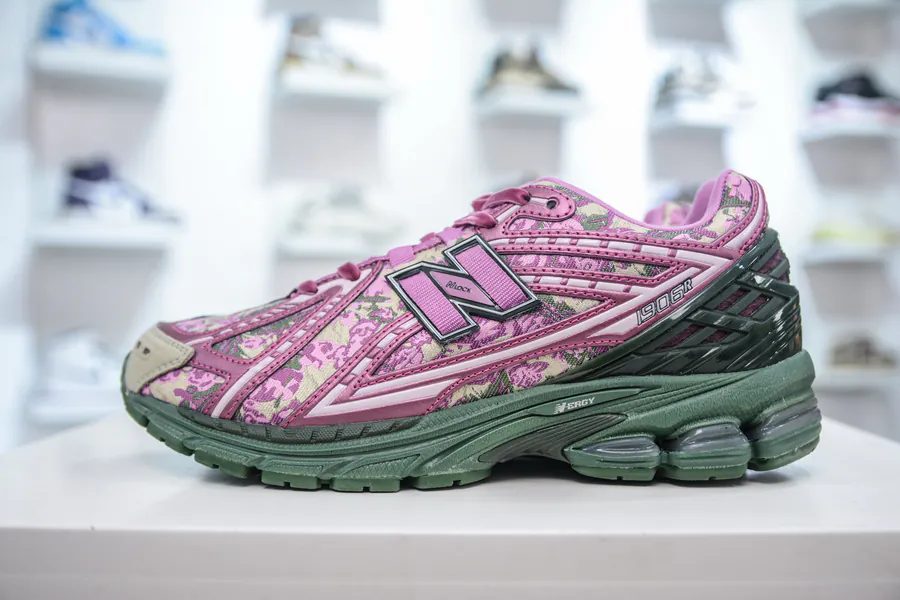 New Balance M1906RDB Vintage Sneaker