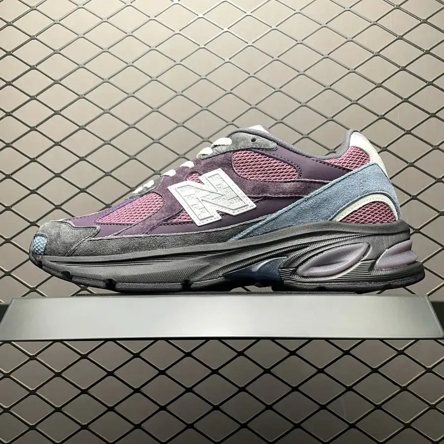 KITH x New Balance M2010ANB Retro Casual Running Shoes