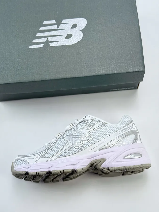 New Balance 740 Series Sneaker
