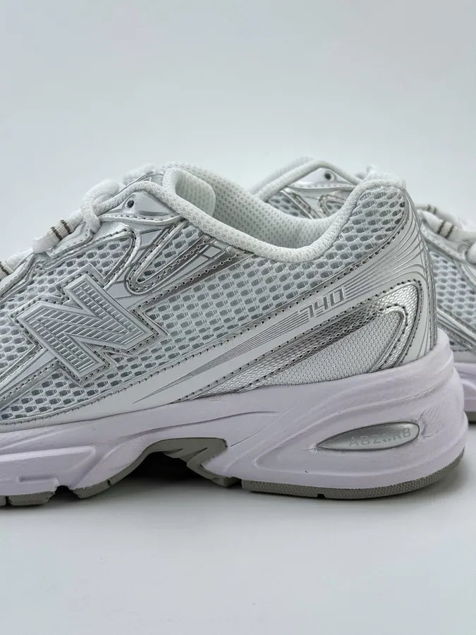 New Balance 740 Series Sneaker