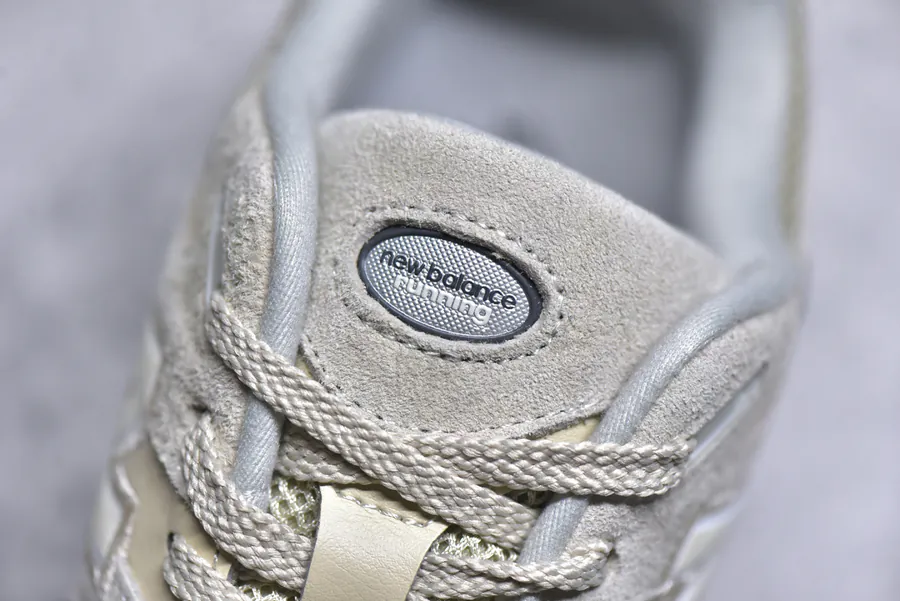 New Balance 2002R Classic Color