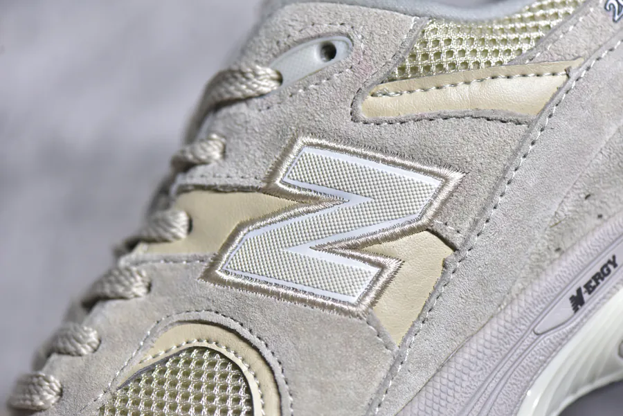 New Balance 2002R Classic Color