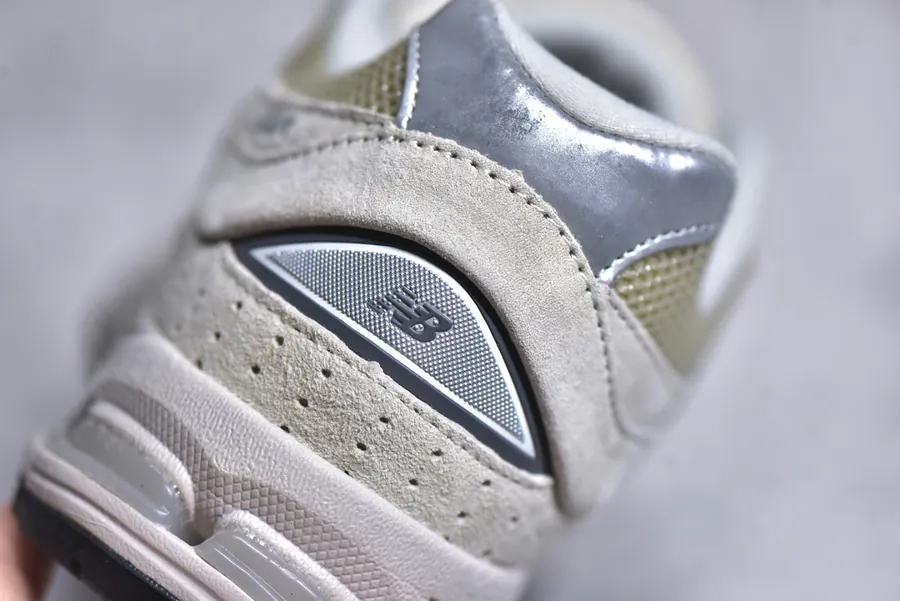 New Balance 2002R Classic Color