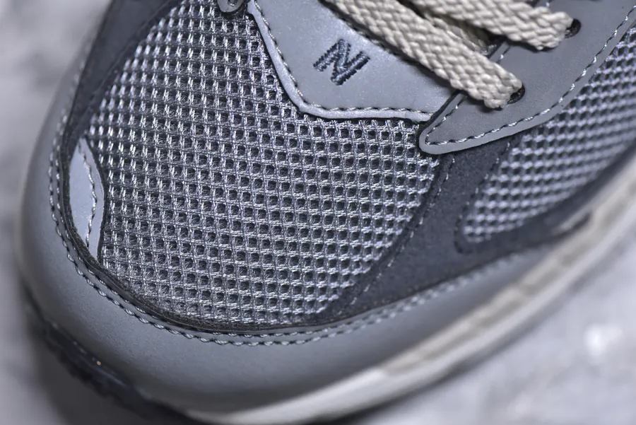 New Balance 2002R Classic Sneaker