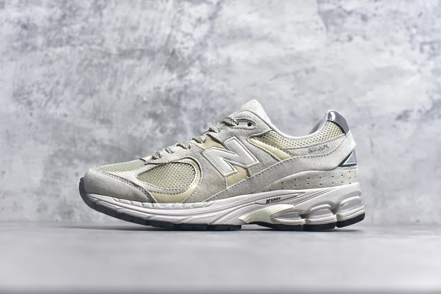 New Balance 2002R Classic Sneaker
