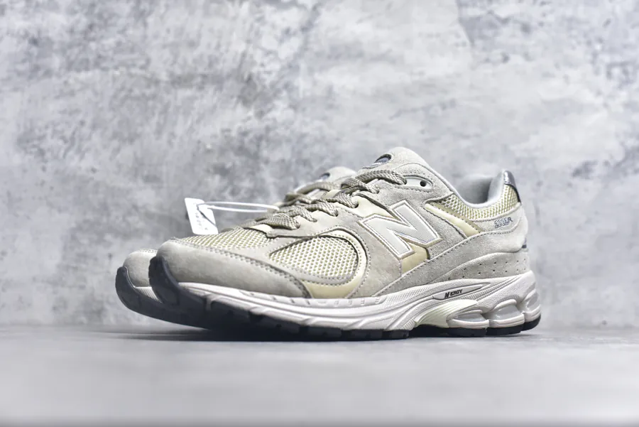 New Balance 2002R Classic Sneaker