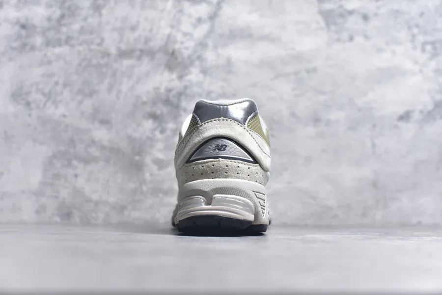 New Balance 2002R Classic Sneaker