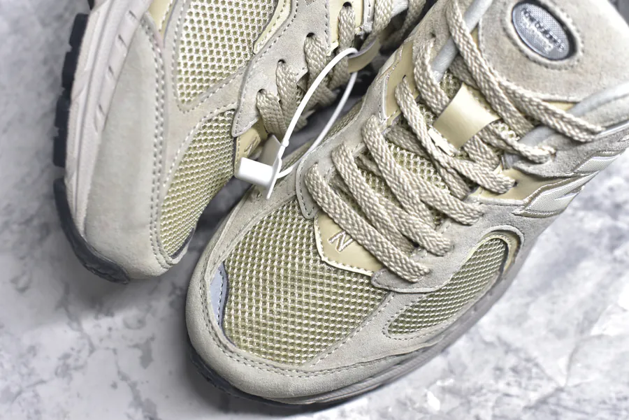 New Balance 2002R Classic Sneaker