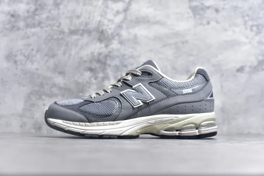 New Balance 2002R Classic Sneaker