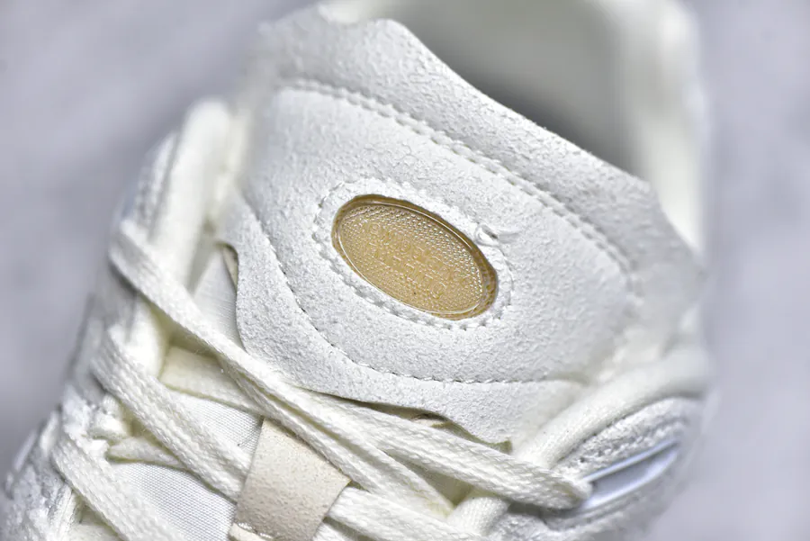 New Balance 2002R Classic Sneaker