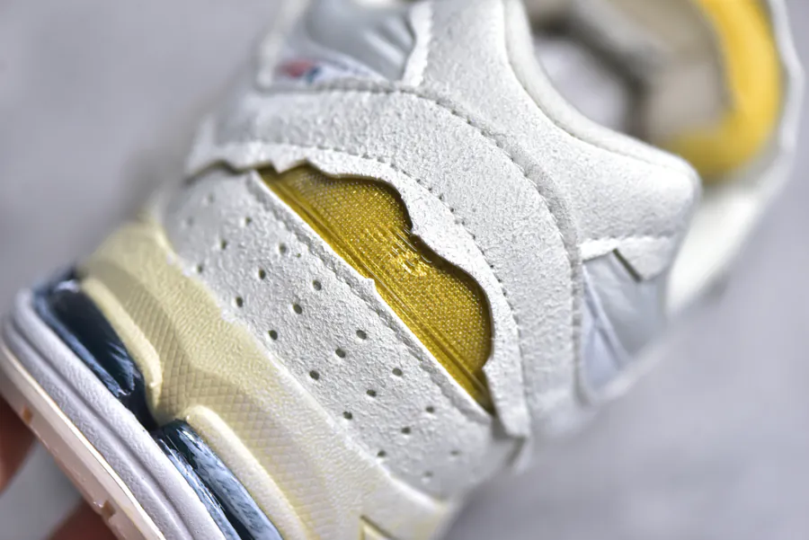 New Balance 2002R Classic Sneaker