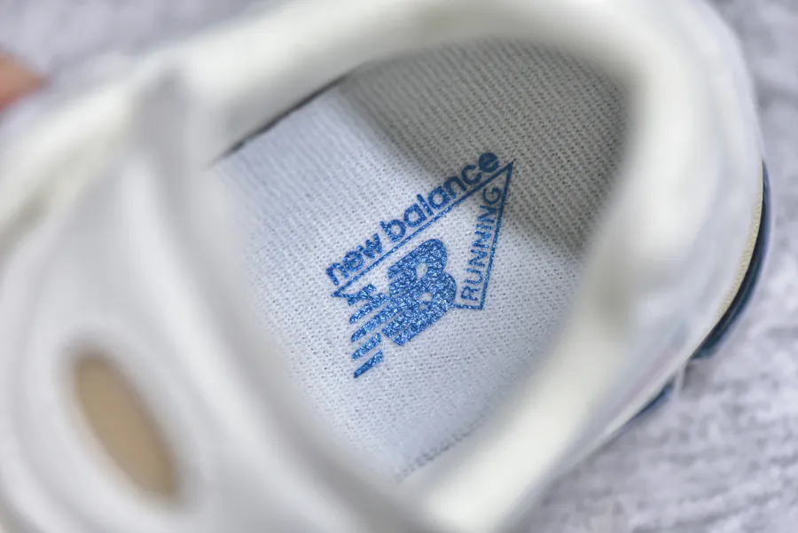 New Balance 2002R Classic Sneaker