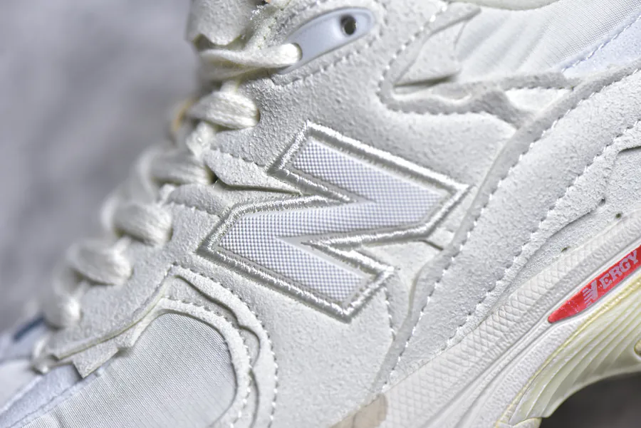 New Balance 2002R Classic Sneaker