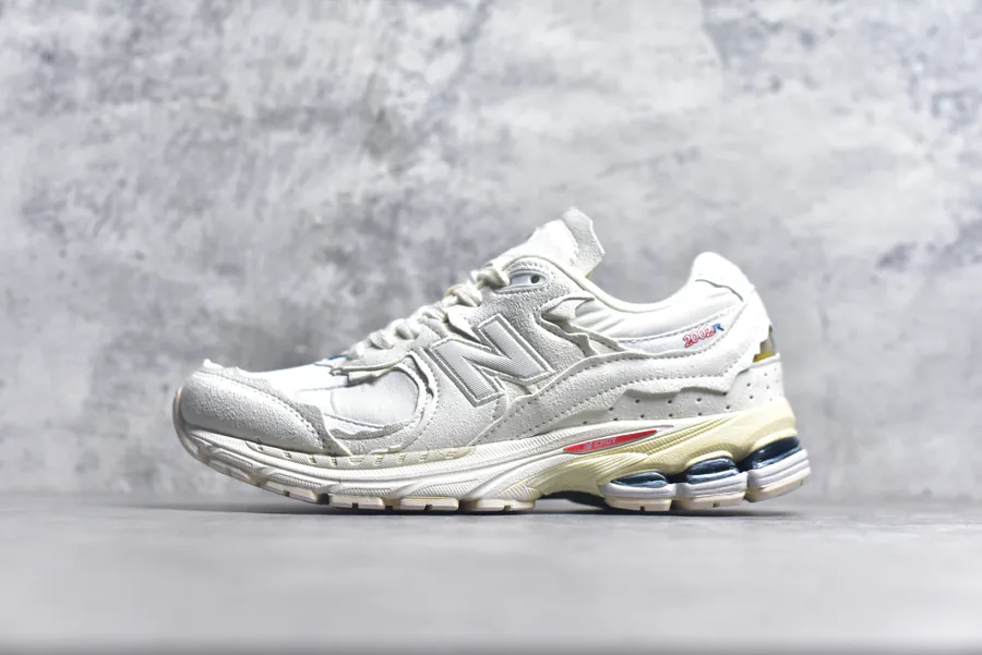 New Balance 2002R Classic Sneaker