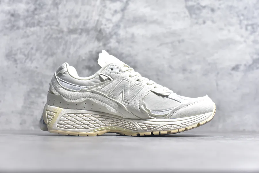 New Balance 2002R Classic Sneaker