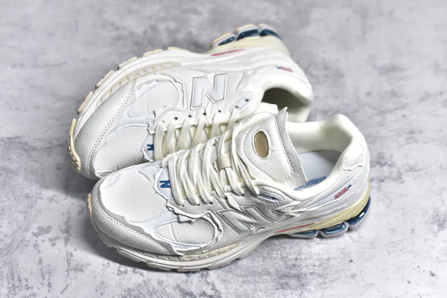 New Balance 2002R Classic Sneaker