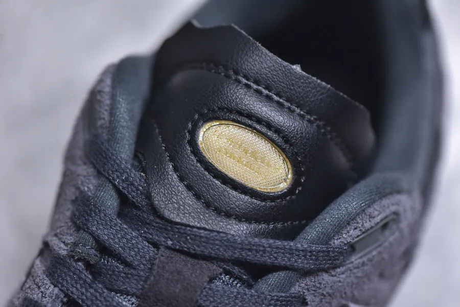 New Balance 2002R Classic Sneaker