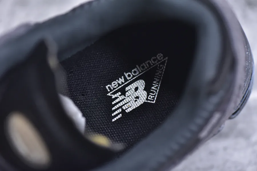 New Balance 2002R Classic Sneaker