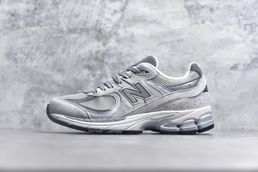 New Balance 2002R Classic Sneaker