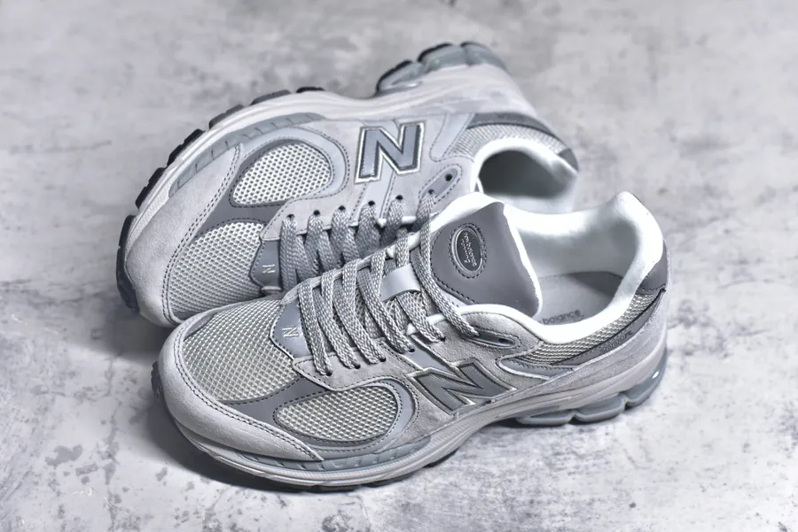 New Balance 2002R Classic Sneaker
