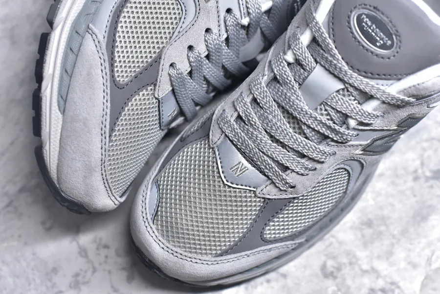 New Balance 2002R Classic Sneaker