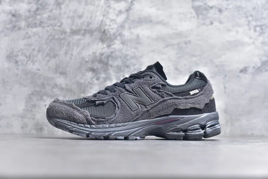 New Balance 2002R Classic Sneaker