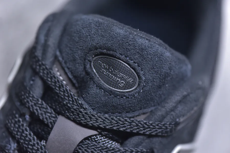 New Balance 2002R Classic Sneaker
