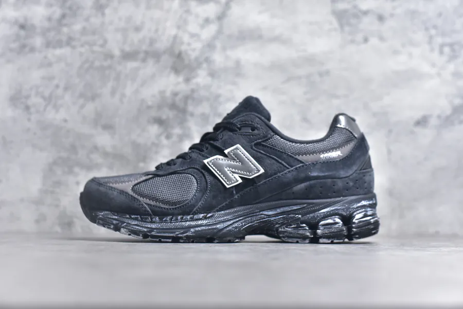 New Balance 2002R Classic Sneaker