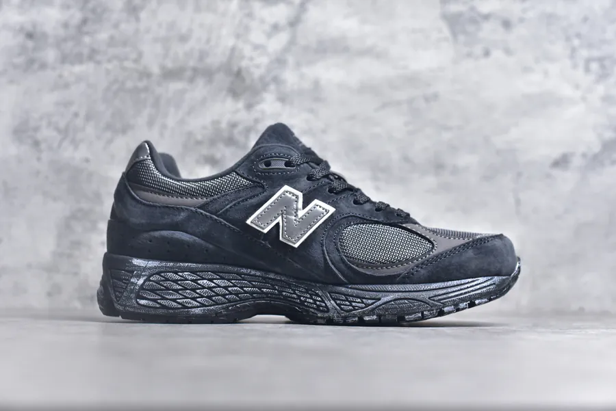 New Balance 2002R Classic Sneaker