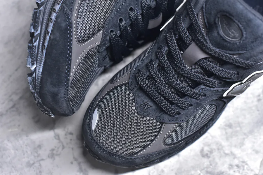 New Balance 2002R Classic Sneaker