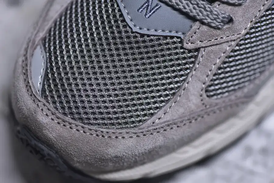 New Balance 2002R Classic Sneaker