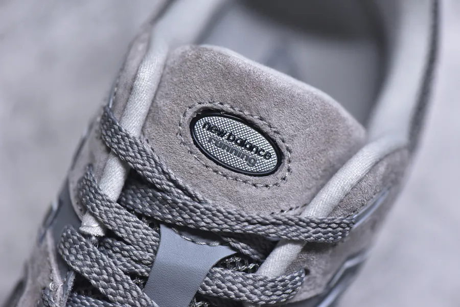 New Balance 2002R Classic Sneaker