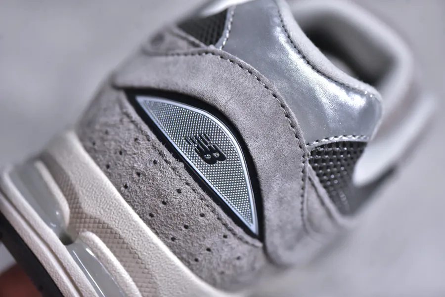 New Balance 2002R Classic Sneaker