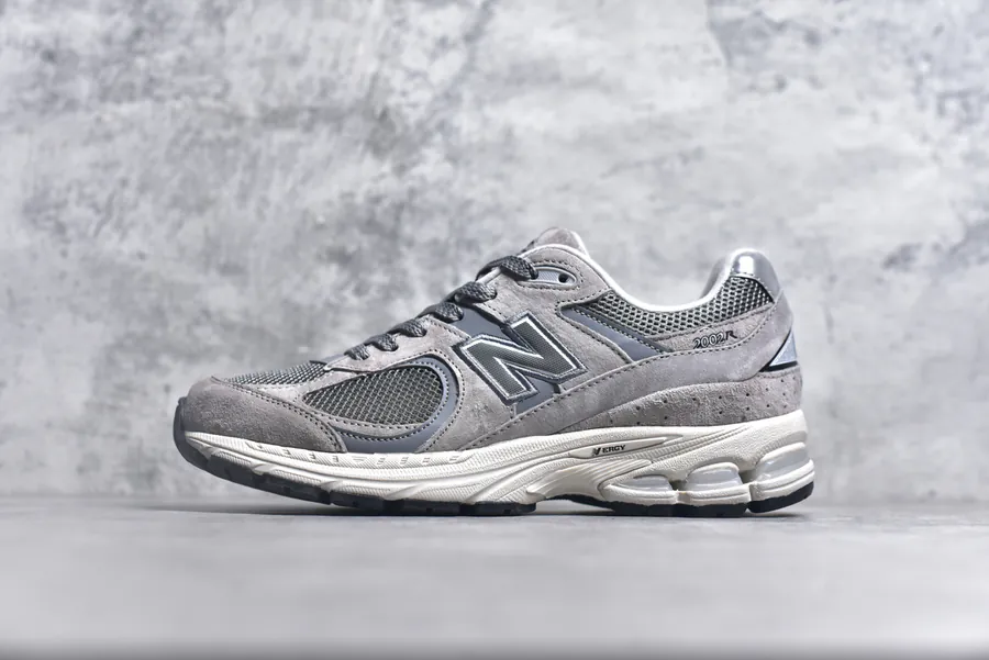New Balance 2002R Classic Sneaker