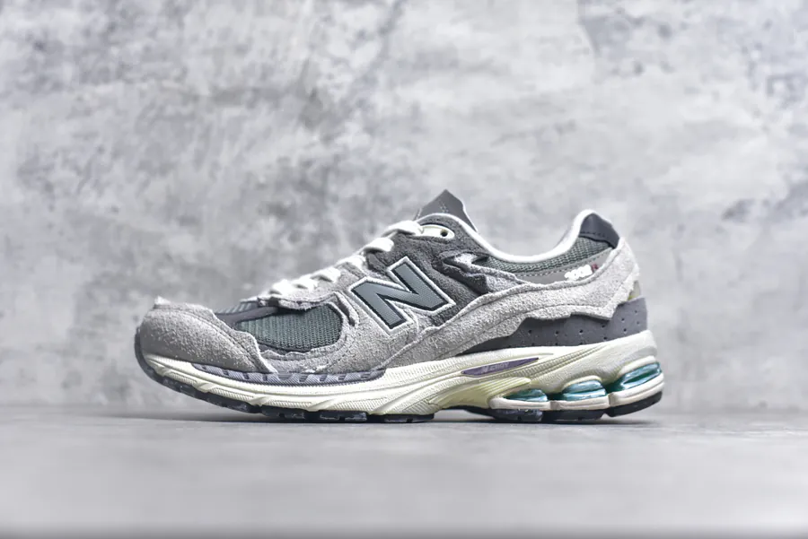New Balance 2002R Classic Sneaker