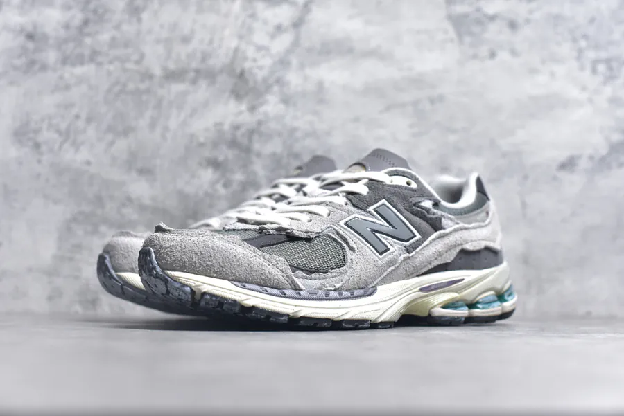 New Balance 2002R Classic Sneaker