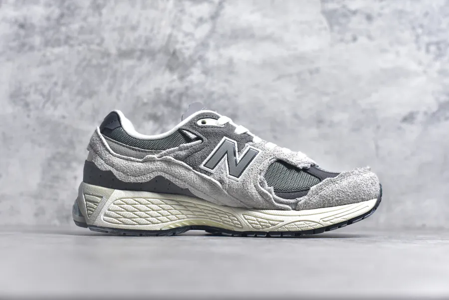 New Balance 2002R Classic Sneaker
